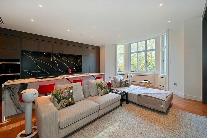 2 Bedroom Flat To Rent In Ennismore Gardens, SW7