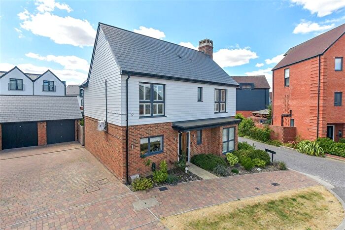 4 Bedroom Detached House For Sale In Highwood Drive, Chilmington Green, Kent, TN23