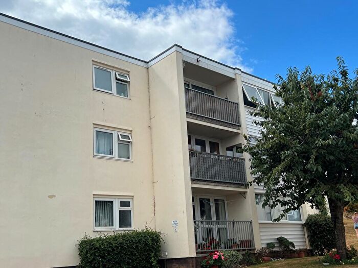 2 Bedroom Property To Rent In Warren Road, Dawlish Warren, EX7