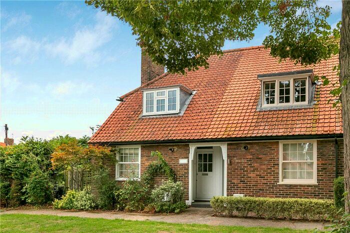 2 Bedroom End Of Terrace House To Rent In Huntingfield Road, Putney, SW15