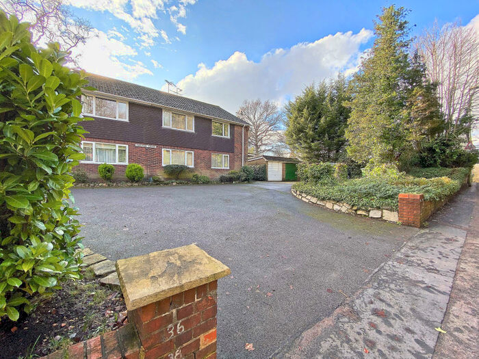 2 Bedroom Maisonette To Rent In Rectory Road, Farnbrough, GU14