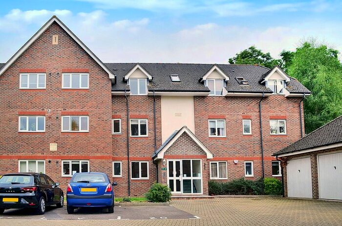 2 Bedroom Flat To Rent In East Grinstead, West Sussex, RH19