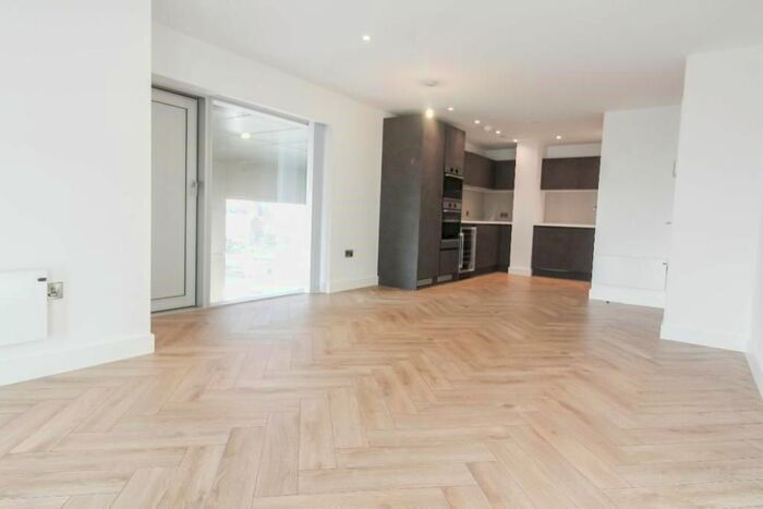 2 Bedroom Property To Rent In Kingsland Road, London E8