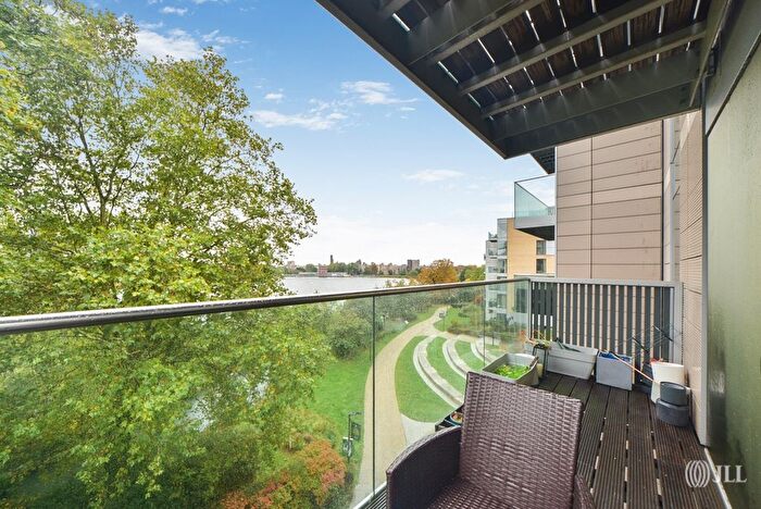 2 Bedroom Flat To Rent In Riverside Apartments, N4