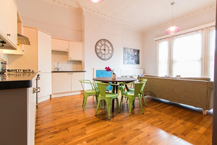 6 Bedroom Terraced House To Rent In Waverley Street, Nottingham, NG7