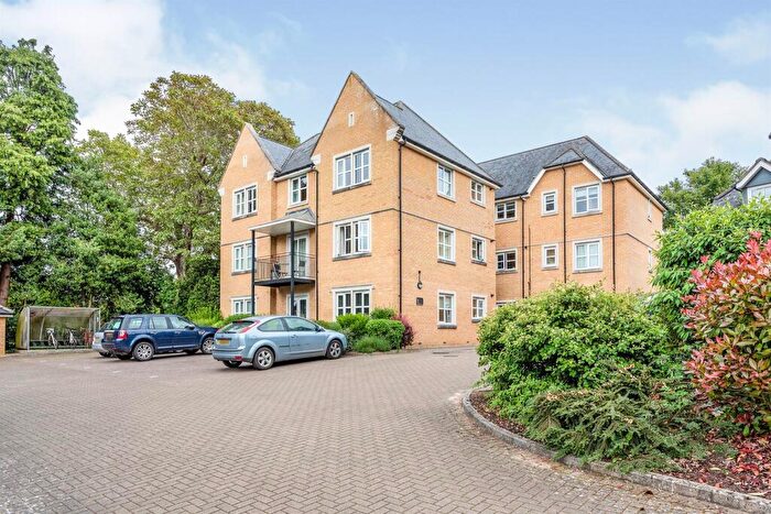 2 Bedroom Flat For Sale In Waglands Garden, Buckingham, MK18