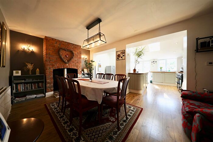 3 Bedroom Terraced House For Sale In Kenilworth Avenue, Hull, HU5