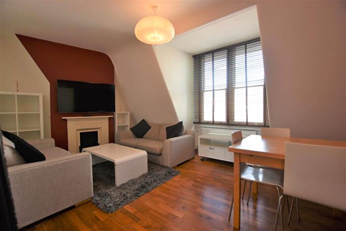 2 Bedroom Apartment To Rent In Brighton Road, Surbiton, KT6