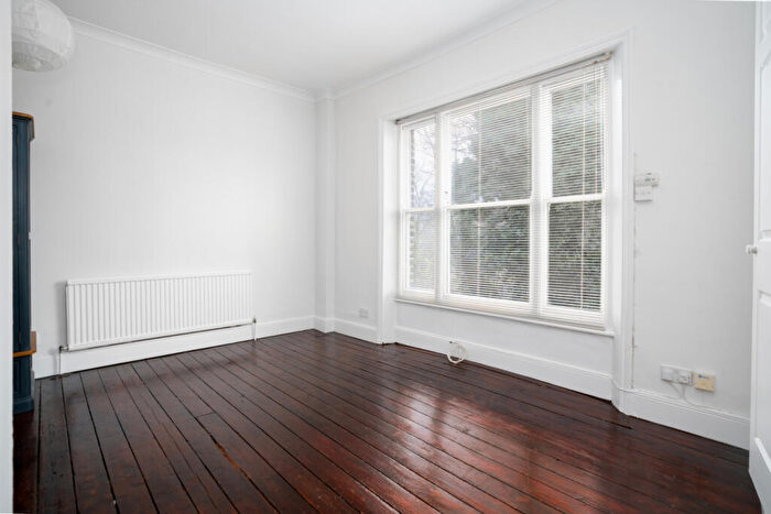 2 Bedroom Apartment To Rent In Calabria Road, Highbury, London, N5