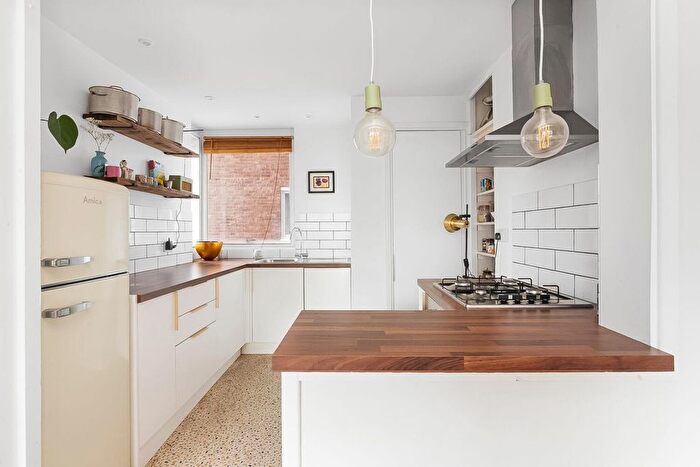 2 Bedroom Flat For Sale In Raleigh Court, Lymer Avenue, Crystal Palace, London, SE19