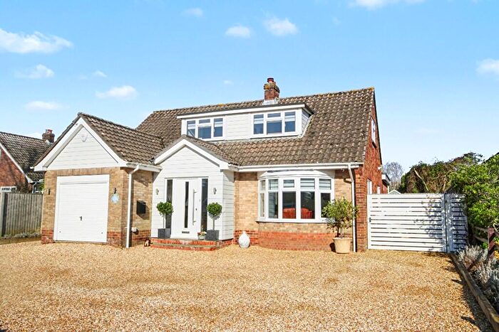 3 Bedroom Detached House For Sale In Haglane Copse, Lymington, SO41