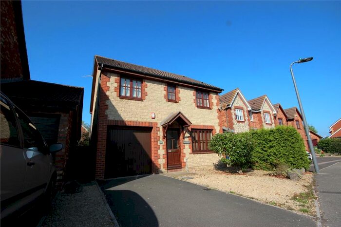 4 Bedroom Detached House To Rent In Juniper Way, Bradley Stoke, Bristol, BS32