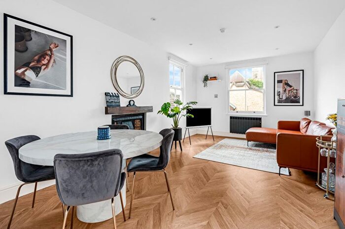 2 Bedroom Flat For Sale In Fore Street, Hertford, SG14