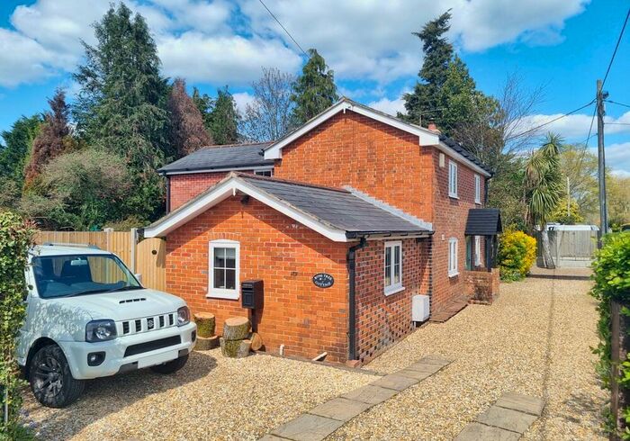 3 Bedroom Detached House For Sale In Romsey Road, Cadnam, SO40