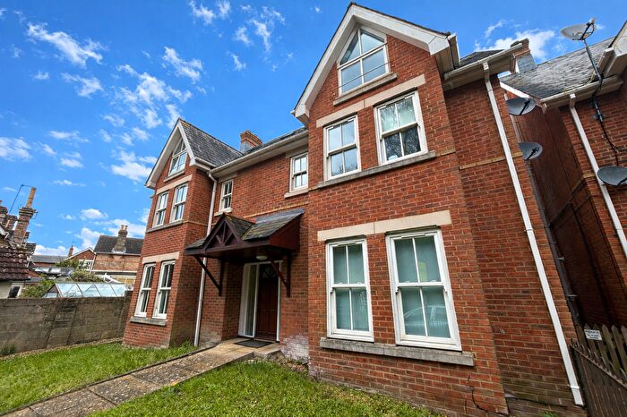 2 Bedroom Flat To Rent In Approach Road, Poole, BH14