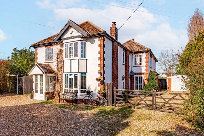 4 Bedroom Detached House For Sale In Norwich Road, Watton, IP25