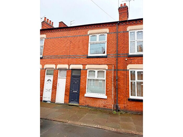 3 Bedroom Terraced House For Sale In Bulwer Road, Clarendon Park, Leicester, LE2