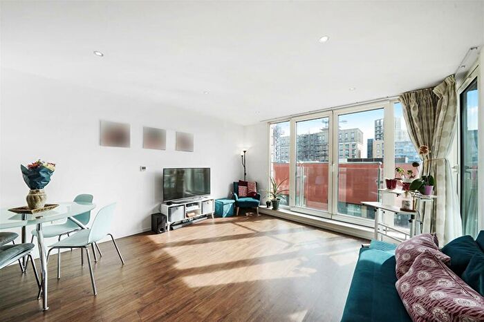 1 Bedroom Apartment To Rent In The Oxygen, Royal Vicroia Dock, E16