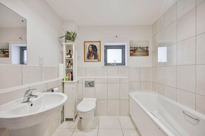 1 Bedroom Flat For Sale In Carville Street, Finsbury Park, London, N4 - Photo 5