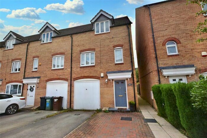 3 Bedroom Town House To Rent In Dunlop Avenue, Leeds, West Yorkshire, LS12