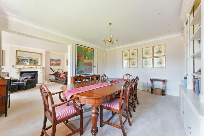 3 Bedroom Flat To Rent In The Orchard, W4