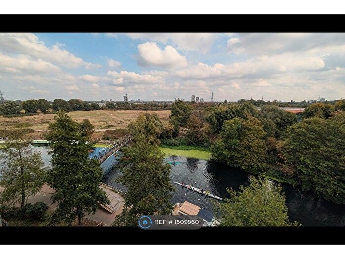2 Bedroom Flat To Rent In Dockside Court, London, E5