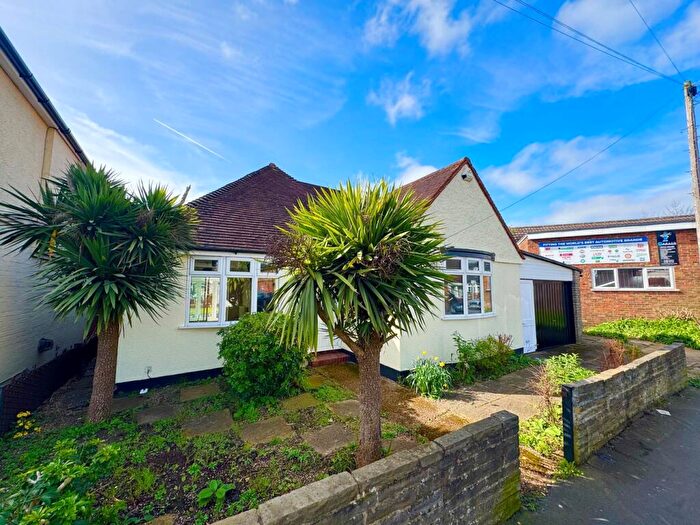 3 Bedroom Detached House For Sale In Stoughton Road, Guildford, GU2