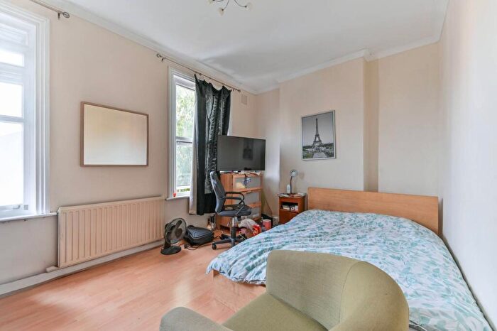 2 Bedroom Flat To Rent In Croydon Road, London, , Penge, London, SE20