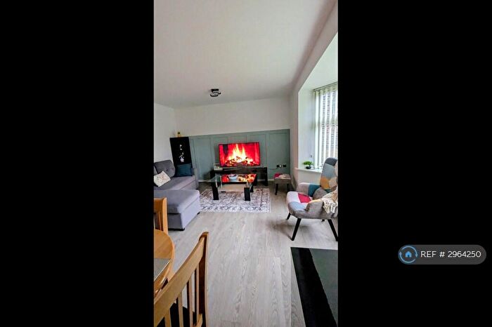 2 Bedroom Flat To Rent In Tavistock Close, Leeds, LS12