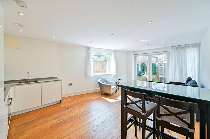 2 Bedroom Flat To Rent In Tisdall Place, Elephant And Castle, London, SE17