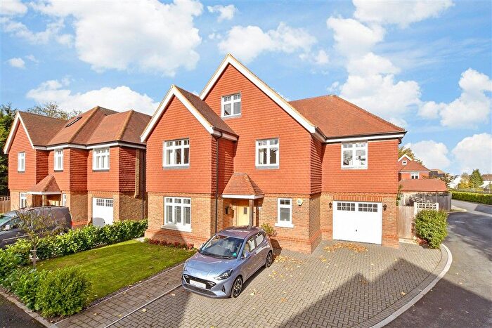 5 Bedroom Detached House For Sale In Astor Gardens, Horley, Surrey, RH6