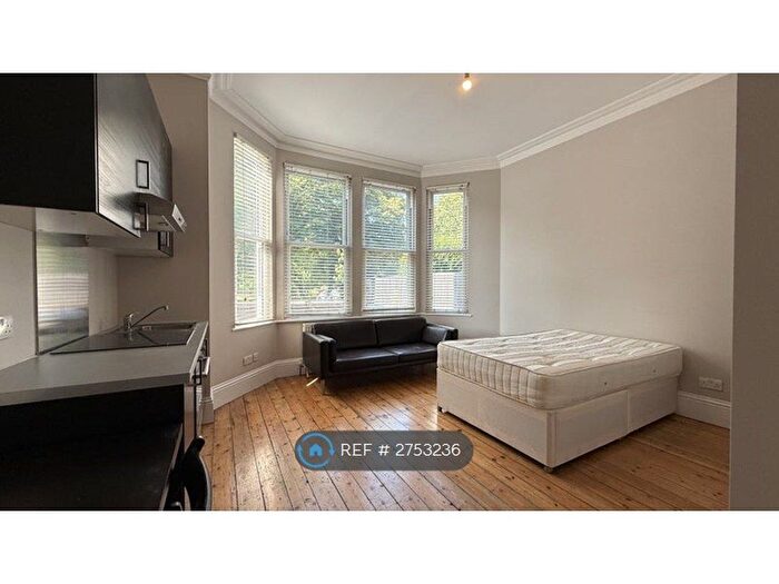 Studio To Rent In Uxbridge Road, London, W5