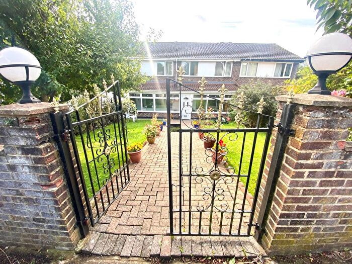 3 Bedroom Semi-Detached House For Sale In Victoria Court, Keighley, BD21