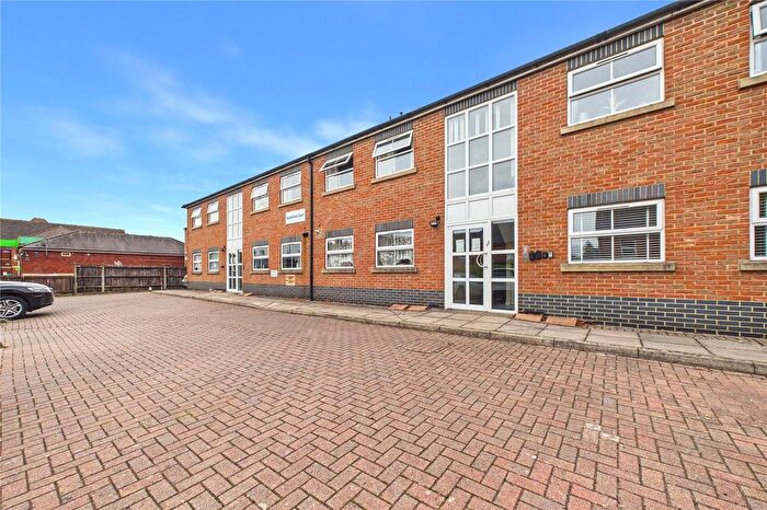 2 Bedroom Flat To Rent In School Road, Tilehurst, Reading, Berkshire, RG31