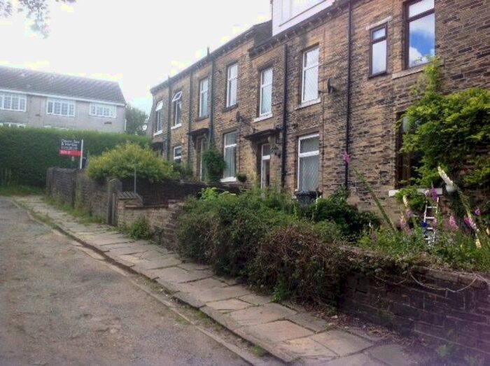 2 Bedroom Cottage To Rent In Spring Street, Sandy Lane, Cottingley., BD15