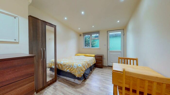 Studio To Rent In Chatsworth Road, NW2