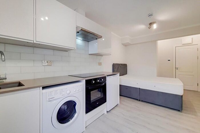 Studio To Rent In The Drive, London, NW11
