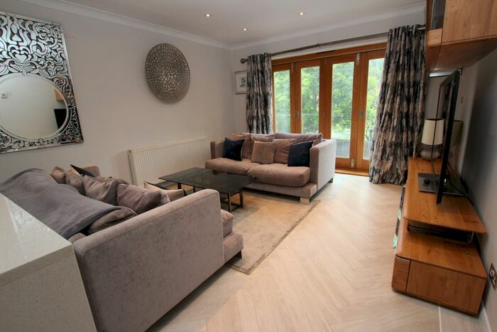 2 Bedroom Mews To Rent In Cavendish Mews, The Park, Nottingham, NG7