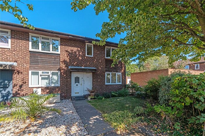 3 Bedroom End Of Terrace House For Sale In Briar Close, Hampton, TW12