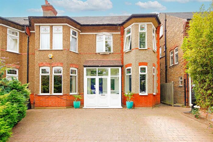8 Bedroom Semi-Detached House For Sale In Fords Grove, London, N21