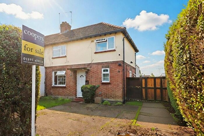 4 Bedroom Semi Detached House For Sale In West Road, West Drayton, UB7