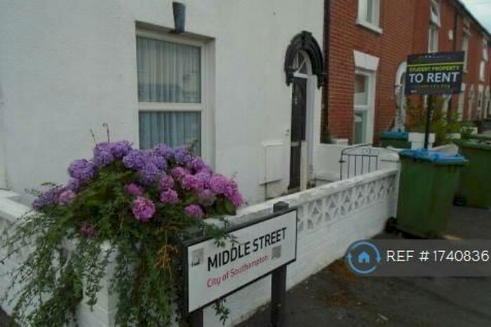 4 Bedroom Semi-Detached House To Rent In Middle Street, Southampton, SO14