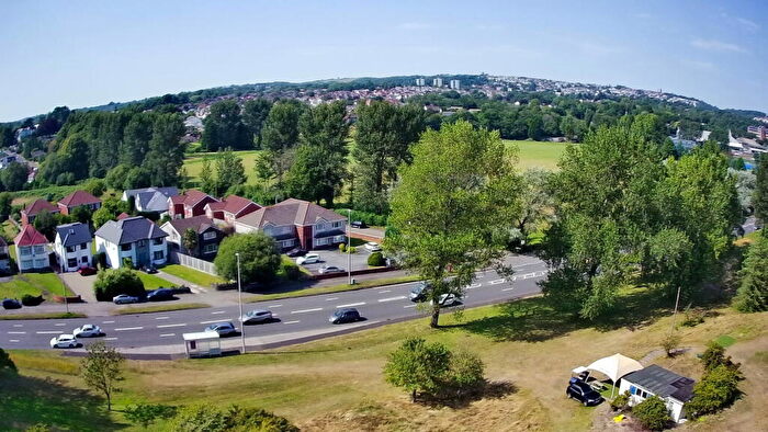 2 Bedroom Flat For Sale In Mumbles Road, Blackpill, Swansea, SA3