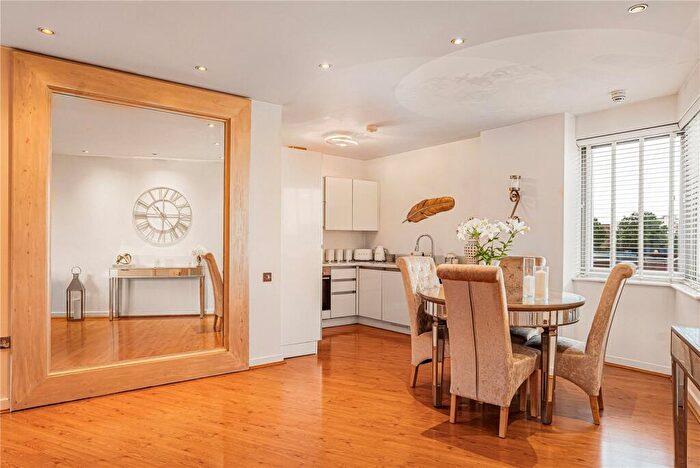 2 Bedroom Apartment For Sale In Wick Lane, London, E3 - Photo 5