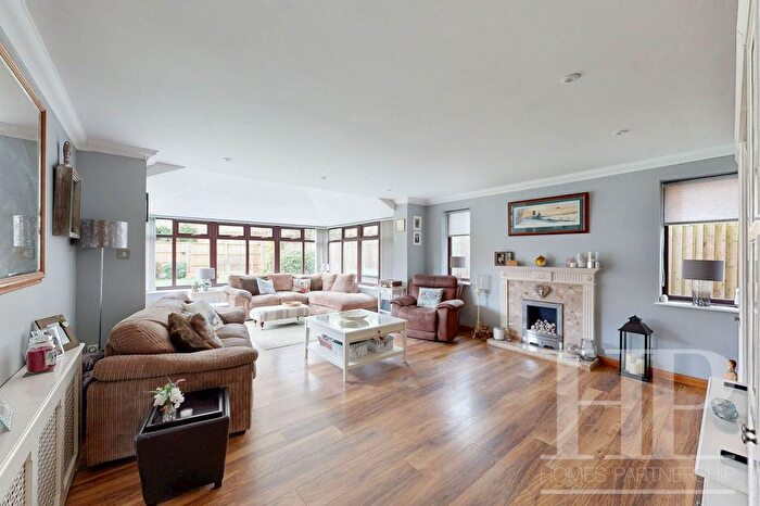 5 Bedroom Detached House For Sale In Athelstan Close, Worth, RH10