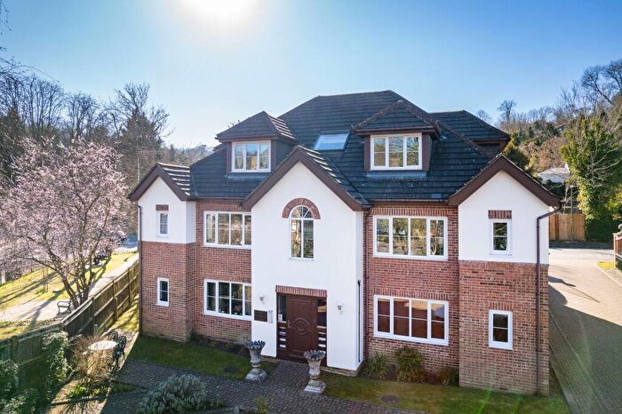 1 Bedroom Flat For Sale In Hornchurch Hill, Whyteleafe, CR3