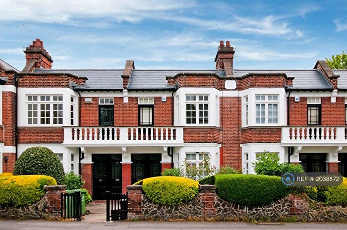 2 Bedroom Maisonette To Rent In Wallace Road, London, N1