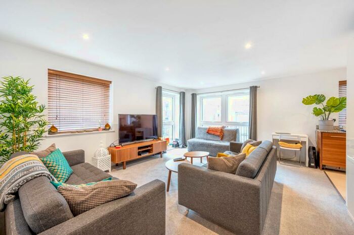 2 Bedroom Flat To Rent In Howard Road, Stanmore, HA7