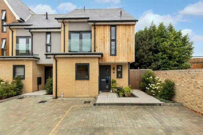 3 Bedroom End Of Terrace House To Rent In Brewery Yard, Watton Road, Ware, SG12