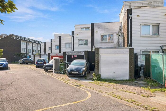 4 Bedroom Terraced House For Sale In Bellamy Close, West Kensington, W14